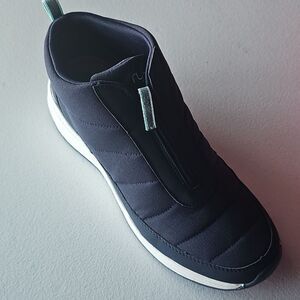 Nearly NIB Ryka Navy Gia Puff Boots, Size 9 Wide